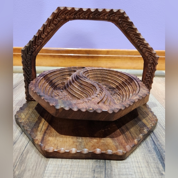 Carved Vintage Wooden Collapsible Basket serving Tray, Two Sections - Picture 4 of 5